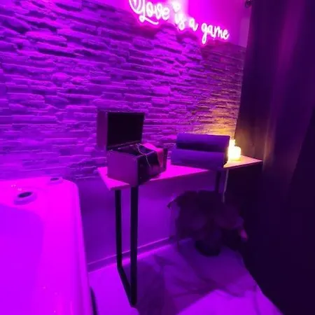 Elegant L'orchidee Jacuzzi En Interieur Toute L'annee *