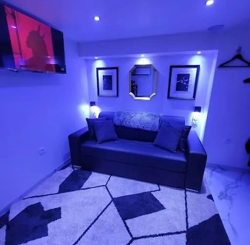 élégant L'orchidée Jacuzzi En Intérieur Toute L'année * Juvignac
