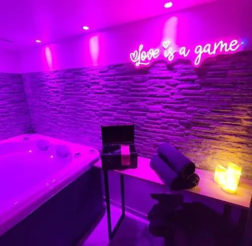 élégant L'orchidée Jacuzzi En Intérieur Toute L'année * Juvignac