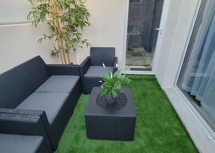 élégant L'orchidée Jacuzzi En Intérieur Toute L'année * Juvignac